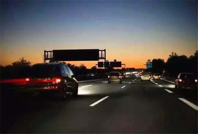 枣庄站租车夜间跑高速注意事项 枣庄站租车夜间跑高速注意事项